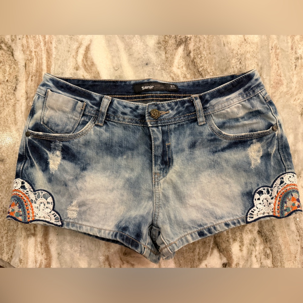 Women's Semir Acid Washed Denim Shorts with Lace Embroidery Size 27